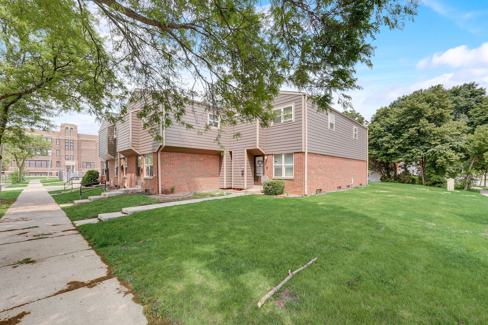 3011-web-or-mls-S 64th St 67526-001.jpg